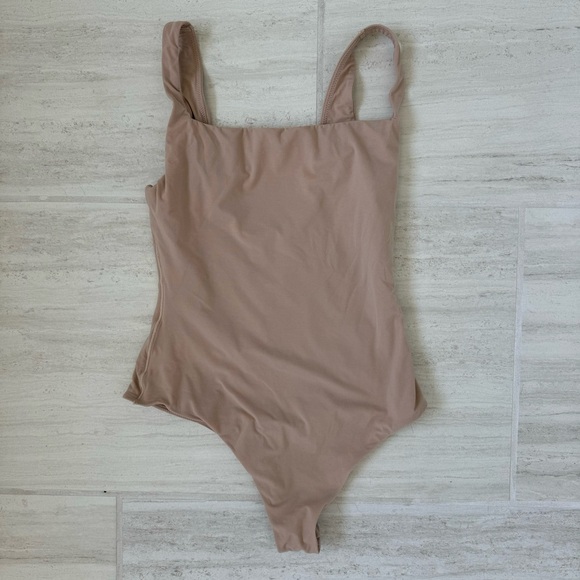 SKIMS Fits Everybody Square Neck Bodysuit CLAY - Small - Picture 2 of 6